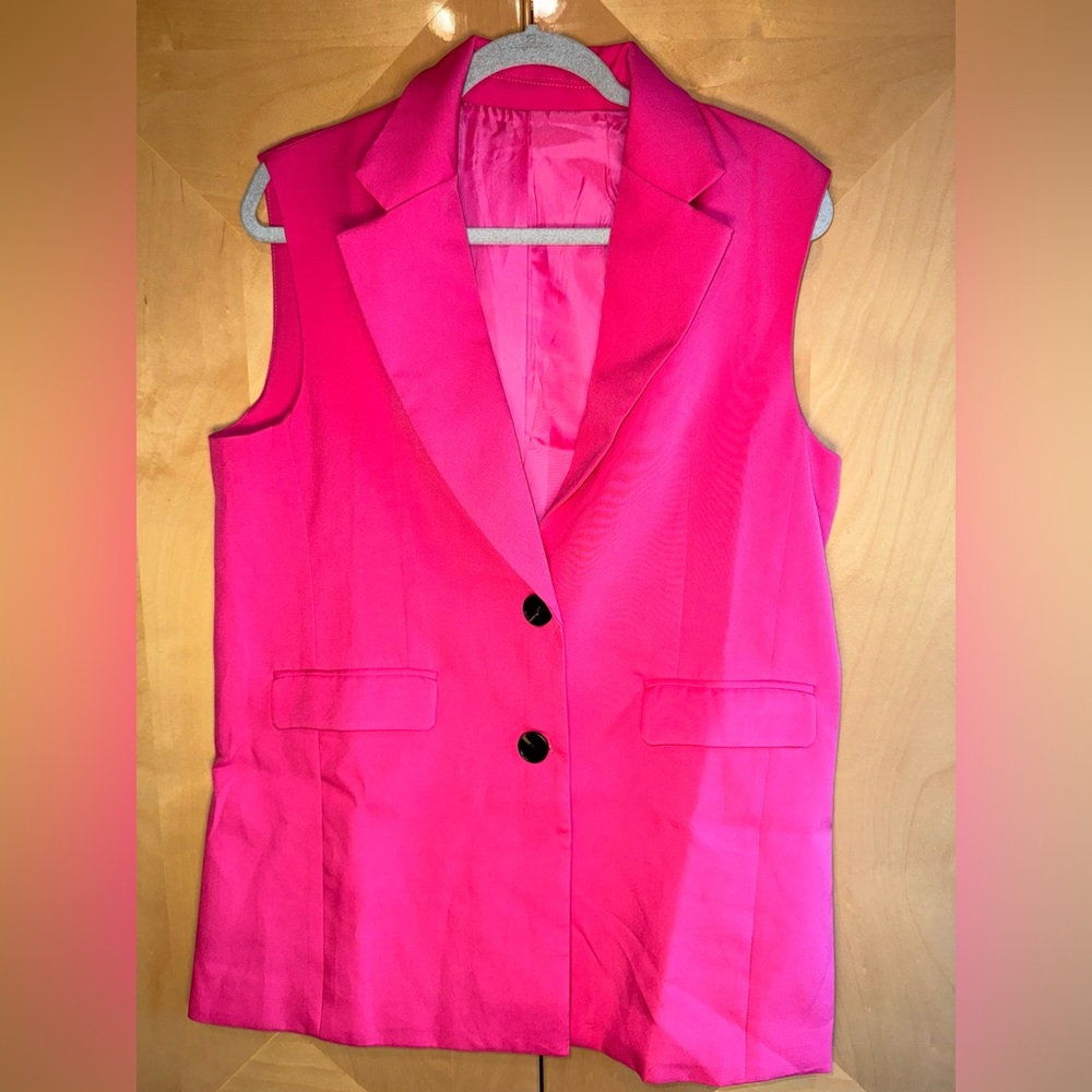 Long off sleeve hot pink blazer: Large
